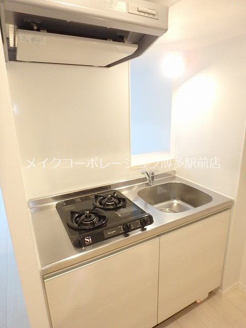 キッチン　※階数により床・建具の色が異なります