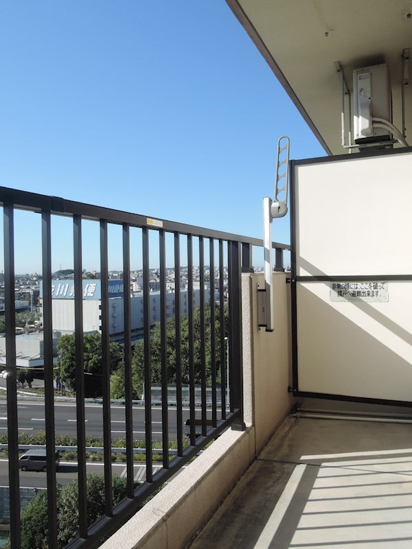 バルコニー　南向きで日当たり良好！最上階の10階からは眺望も良好☆