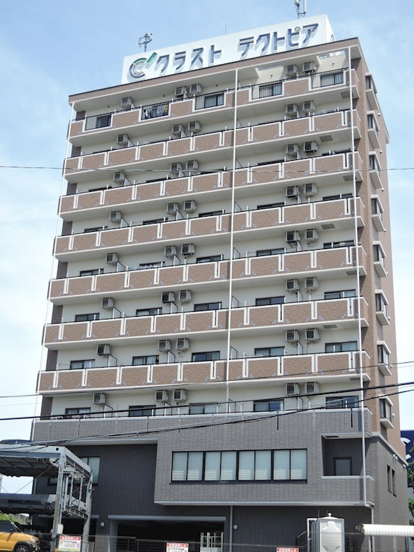 建物外観　前に建物無く、南向きで日当たり良好、最上階のお部屋！