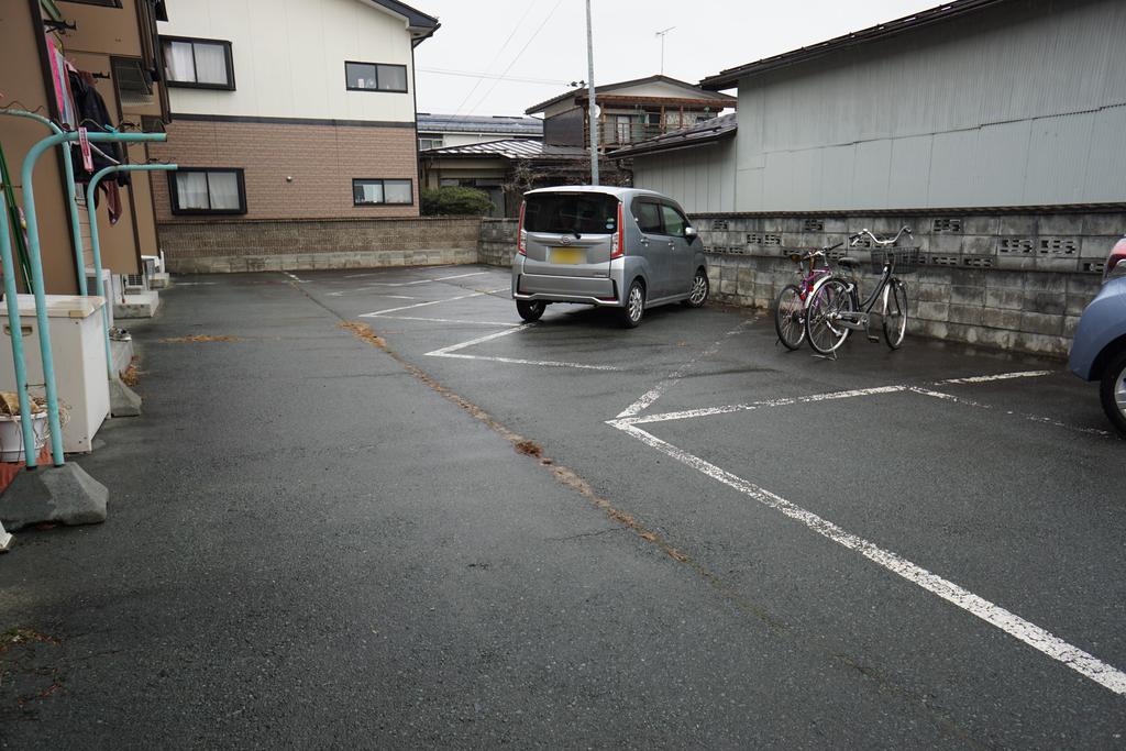 【清野コーポの駐車場】