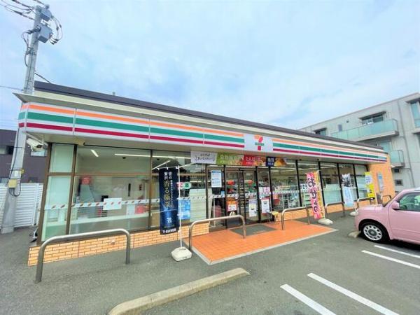 コンビニ　セブンイレブン飯塚本町店（コンビニ）まで382m