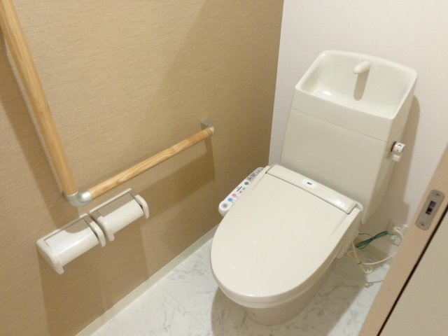 ＪＲ武蔵野線 東浦和駅 徒歩34分 2階建 築13年のトイレ写真