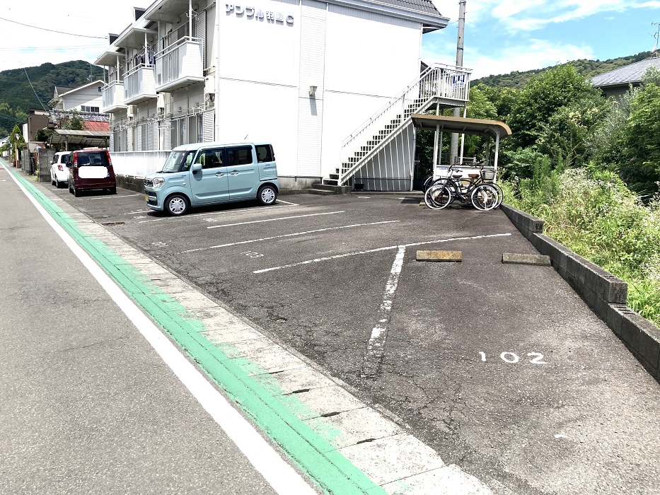 【アンプル羽鳥Ｃの駐車場】