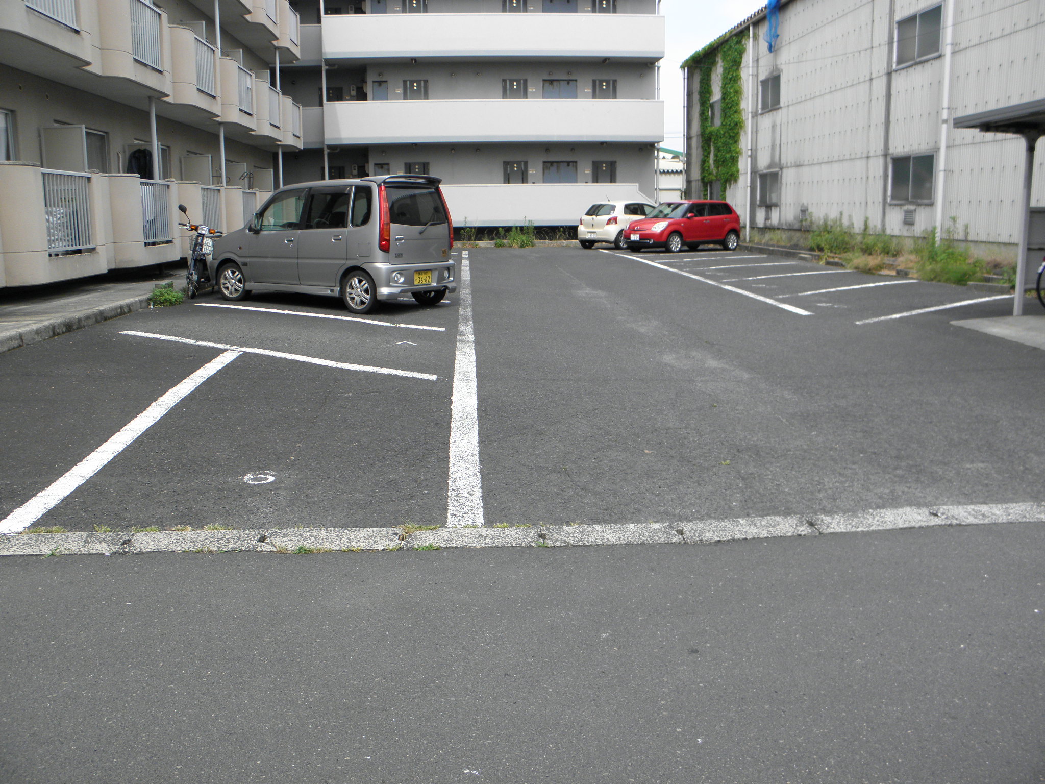 【ロングヒルハイツ出雲IIの駐車場】