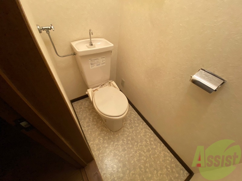 トイレ　こちらはトイレです。清潔感があり、安心して使用できます。