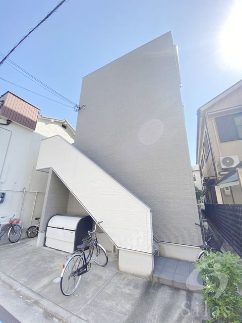 Attic堺の建物外観