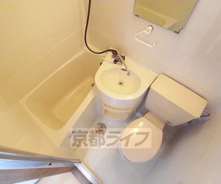 【京屋ハイツのバス・シャワールーム】