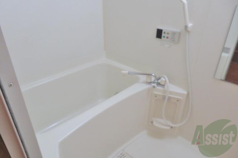 バス・シャワールーム　足を伸ばしてゆっくりお風呂に入れそうですね。