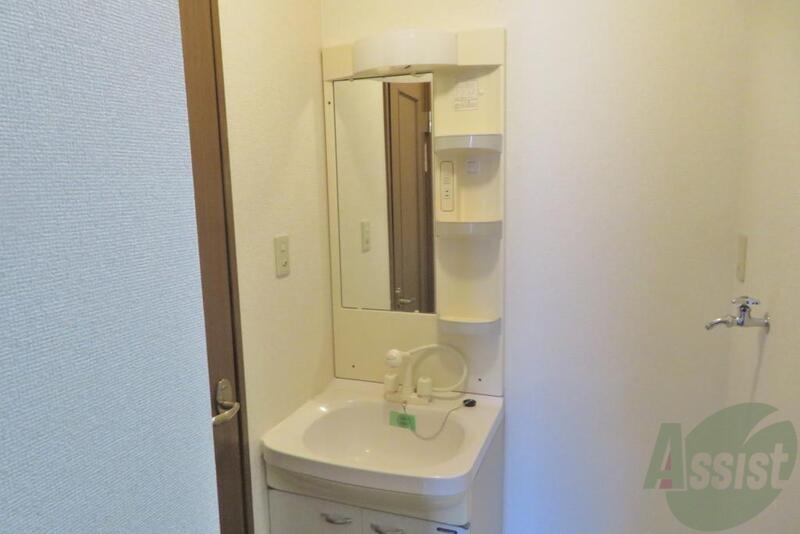 洗面設備　忙しい朝も洗面台があるので快適に使用できそう