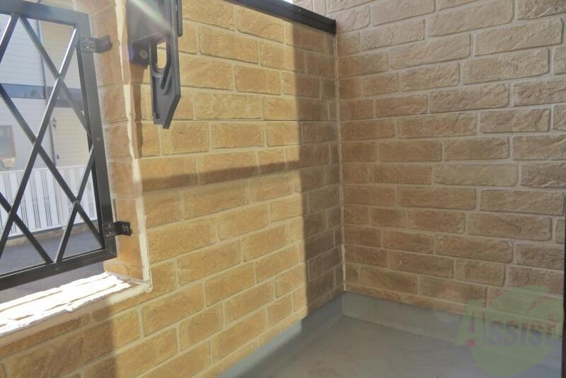 バルコニー　お天気の良い日は布団も干せてポカポカですね