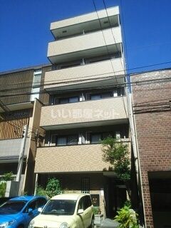 京都市下京区本神明町のマンションの建物外観