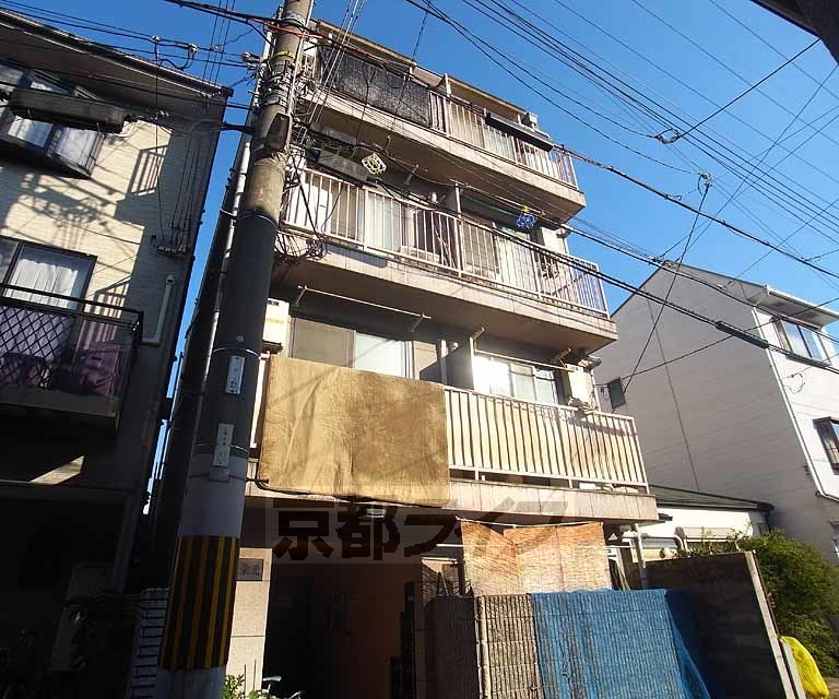 京都市中京区西ノ京西月光町のマンションの建物外観