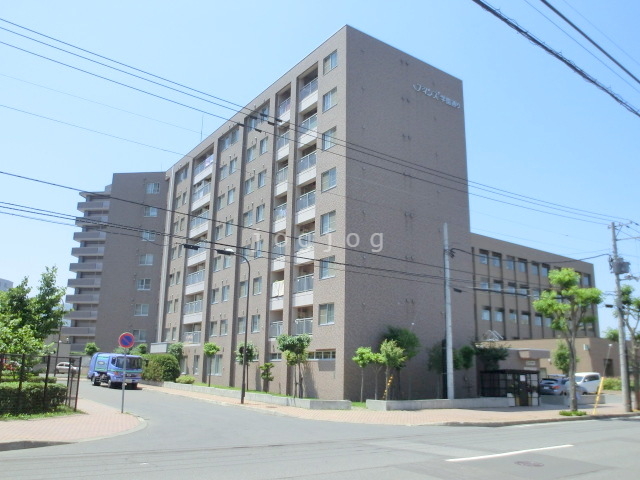 ファインズ学園通の建物外観