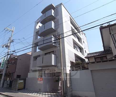 ＣＯＭＯ　ＨＯＵＳＥの建物外観