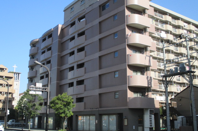 【ラピス雨宮の建物外観】