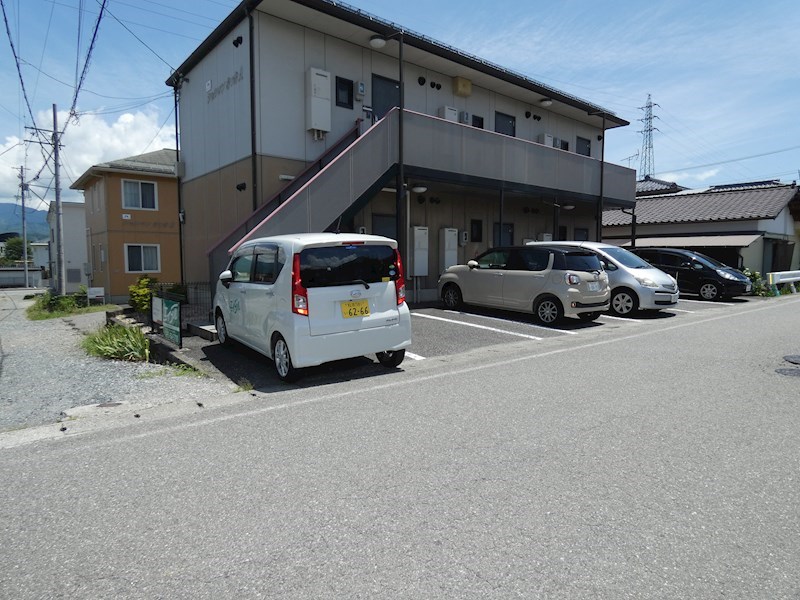 【シャルマンさつきの駐車場】