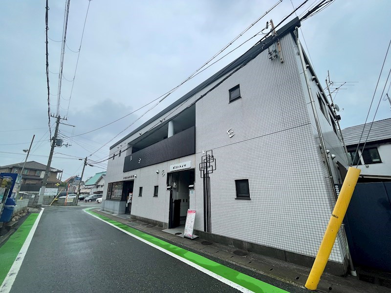 【芦屋市西山町のアパートの建物外観】