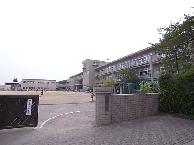 【芦屋市西山町のアパートの小学校】