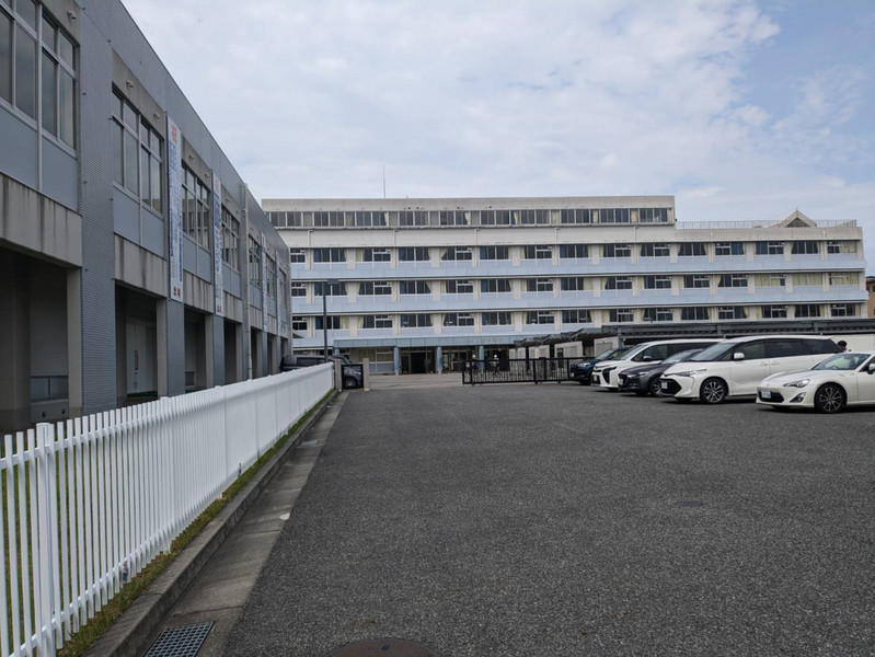 【小野市片山町のマンションの中学校】