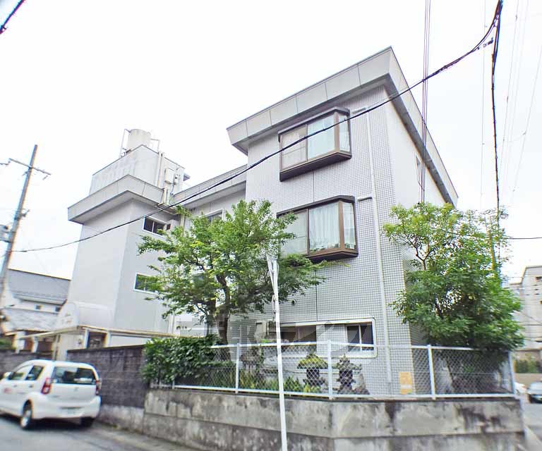 京都市左京区北白川大堂町のマンションの建物外観