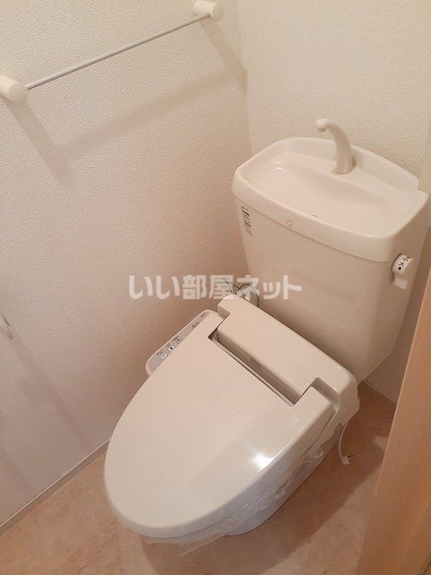 【海南市日方のアパートのトイレ】