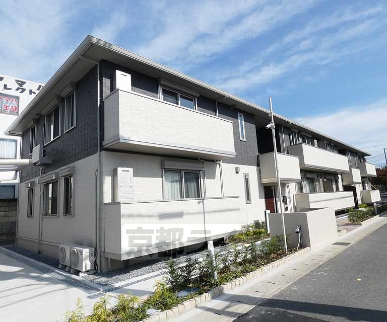 【京都市伏見区羽束師菱川町のアパートの建物外観】