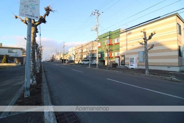 コンビニ　ローソン（コンビニ）まで902m