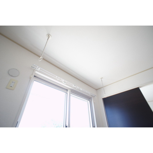 その他設備　室内物干しで雨の日も安心です