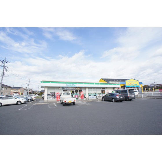 コンビニ　ファミリーマート水戸見和三丁目店（コンビニ）まで334m