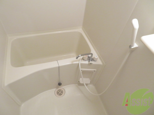 バス・シャワールーム　お風呂はこんな感じです。シンプルでとても使いやすそうです