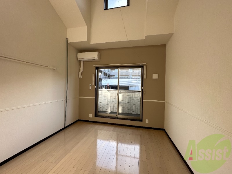 居室・リビング　８．２帖の洋室です。生活のメインとなる部屋ですね。