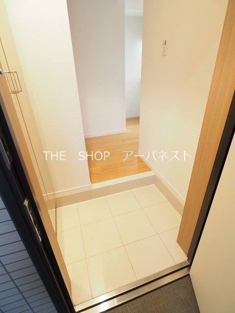 玄関　人感センサー照明付！