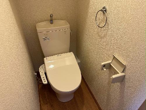 トイレ　温水洗浄便座設置済みです