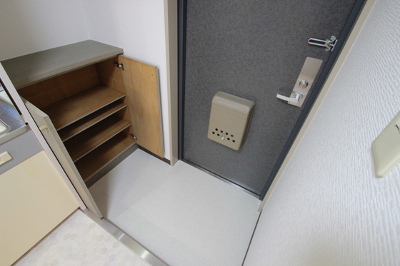 玄関　※別号室のお写真です。