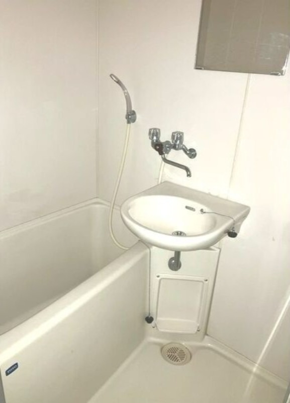 バス・シャワールーム　図面と現状に相違がある場合には現状を優先