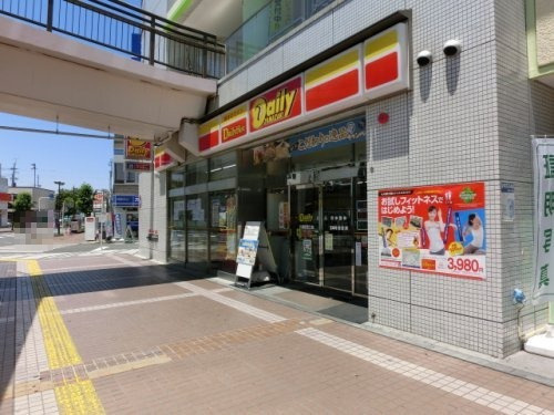 コンビニ　デイリーヤマザキ 久喜駅西口店（コンビニ）まで339m