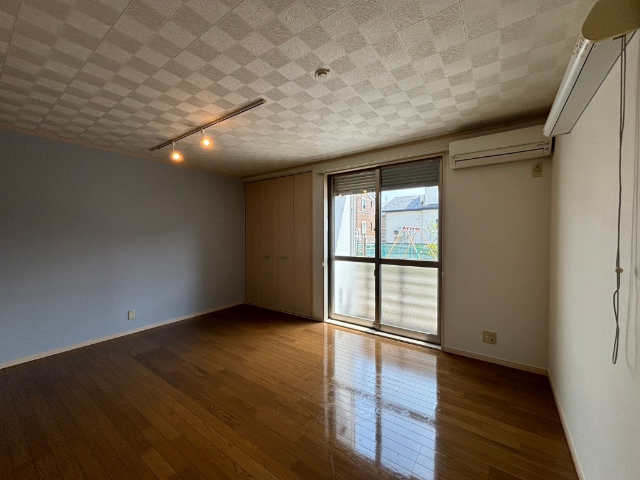 居室・リビング　１０．２帖リビング