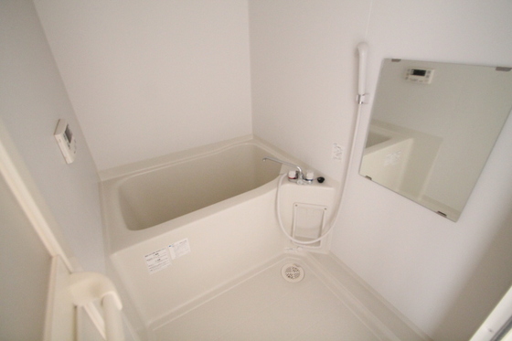 バス・シャワールーム　※別部屋の写真です