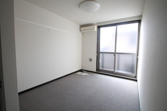 居室・リビング　※別部屋の写真です