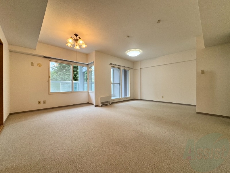 居室・リビング　広々としたリビングですね。使い勝手がよさそうですね！