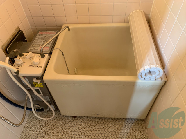 バス・シャワールーム　シンプルなお風呂です。熱いお湯に浸かれるのはいいですね。