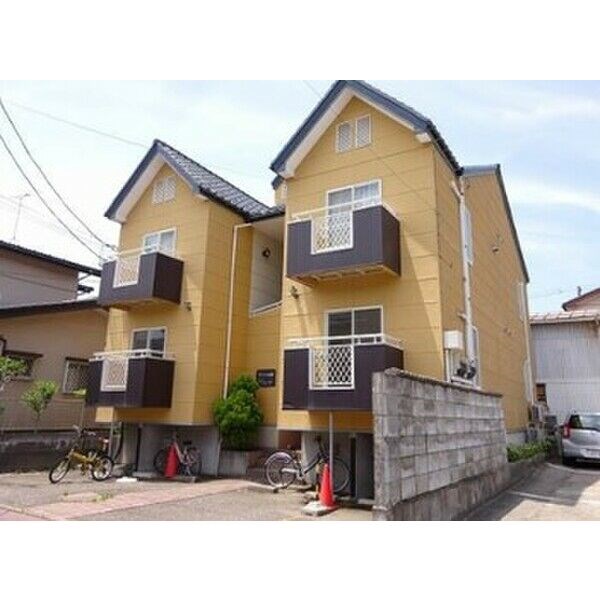 建物外観　黄色い色の外観