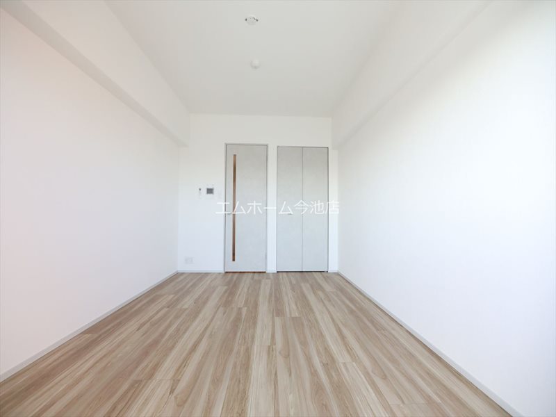 その他　洋室7.5帖　エアコン付　収納充実　南向バルコニー