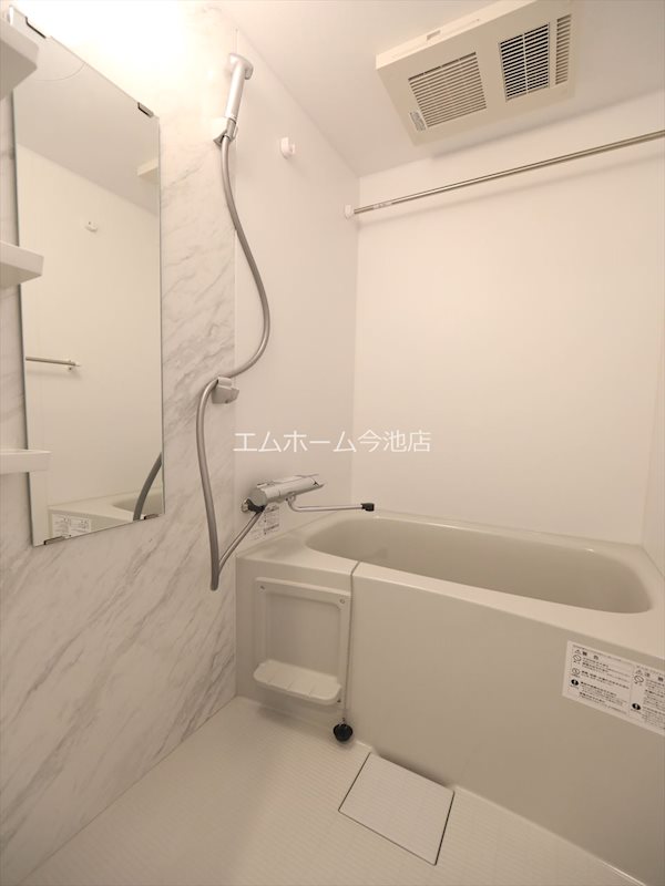 バス・シャワールーム　浴室暖房乾燥機能付バス