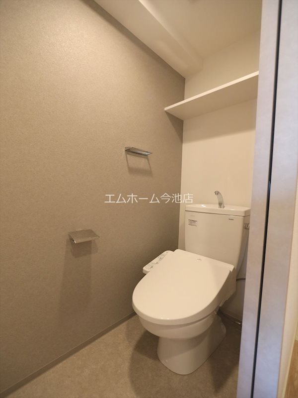 トイレ　温水洗浄便座付トイレ