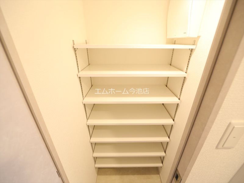 玄関　玄関　シューズボックス完備（収納充実しています）