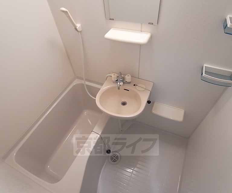 バス・シャワールーム　広めの浴室です。