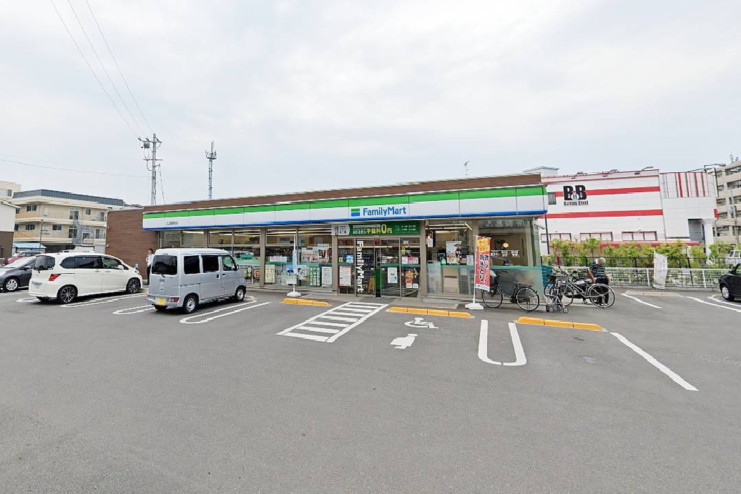 コンビニ　ファミリーマート松山南斎院町西店（コンビニ）まで533m