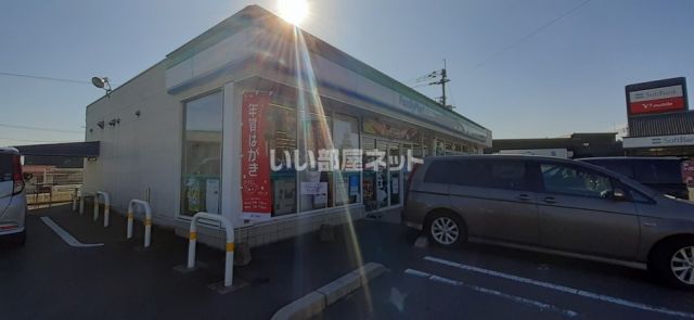コンビニ　ファミリーマート鳥栖藤木店（コンビニ）まで921m