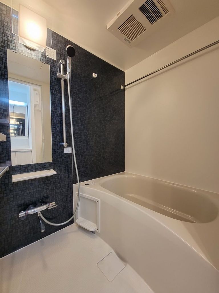 バス・シャワールーム　お問合せは(株)タウンハウジング東京へ